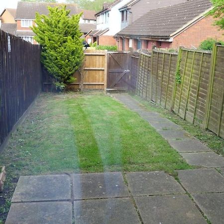 Milton Keynes Luxury Short Stay House With Wifi And Free Parking Wolverton  エクステリア 写真