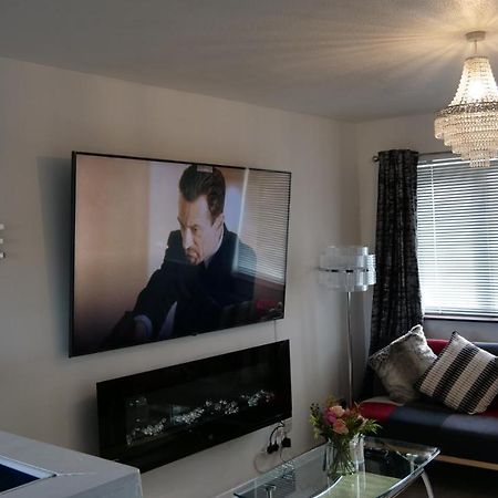Milton Keynes Luxury Short Stay House With Wifi And Free Parking Wolverton  エクステリア 写真