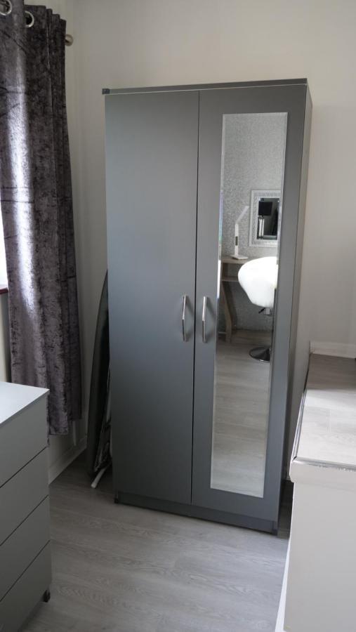 Milton Keynes Luxury Short Stay House With Wifi And Free Parking Wolverton  エクステリア 写真