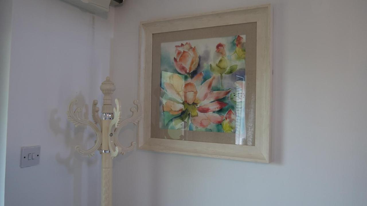 Milton Keynes Luxury Short Stay House With Wifi And Free Parking Wolverton  エクステリア 写真