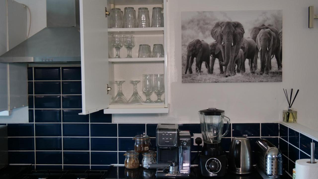 Milton Keynes Luxury Short Stay House With Wifi And Free Parking Wolverton  エクステリア 写真