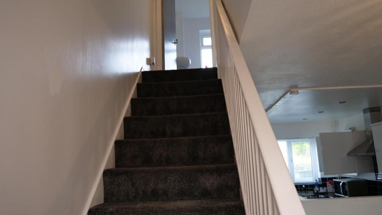 Milton Keynes Luxury Short Stay House With Wifi And Free Parking Wolverton  エクステリア 写真
