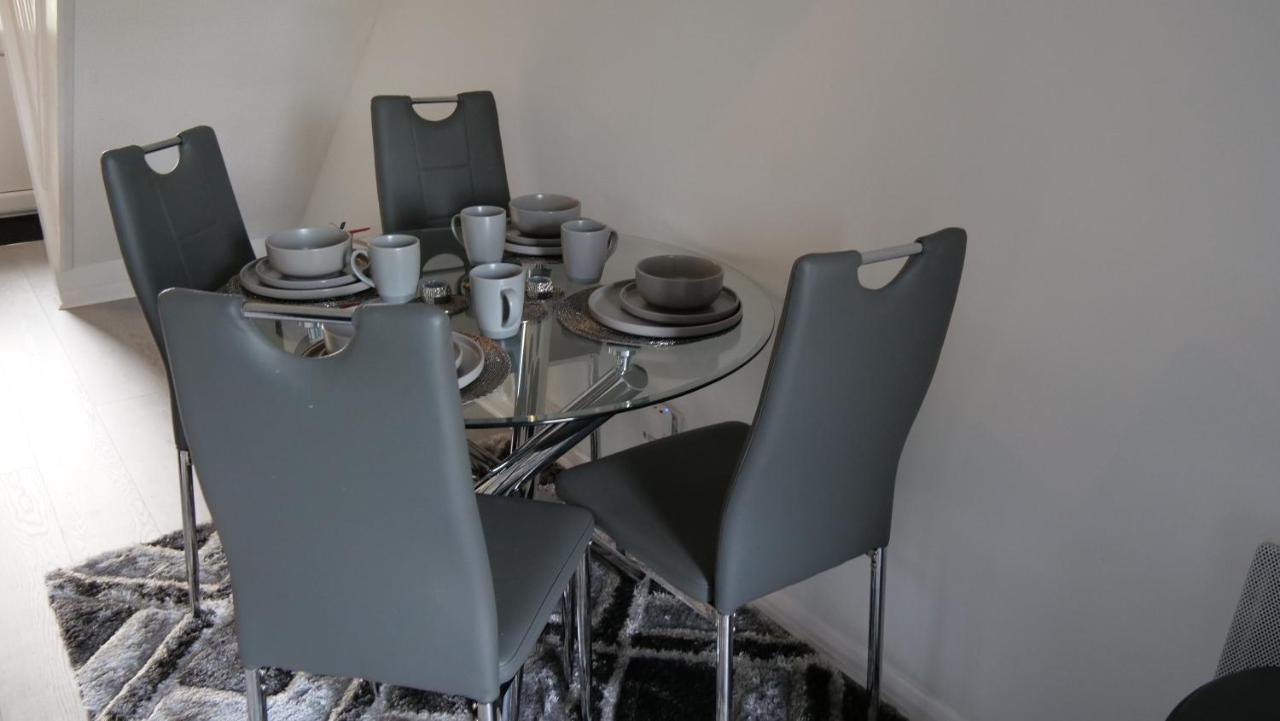 Milton Keynes Luxury Short Stay House With Wifi And Free Parking Wolverton  エクステリア 写真